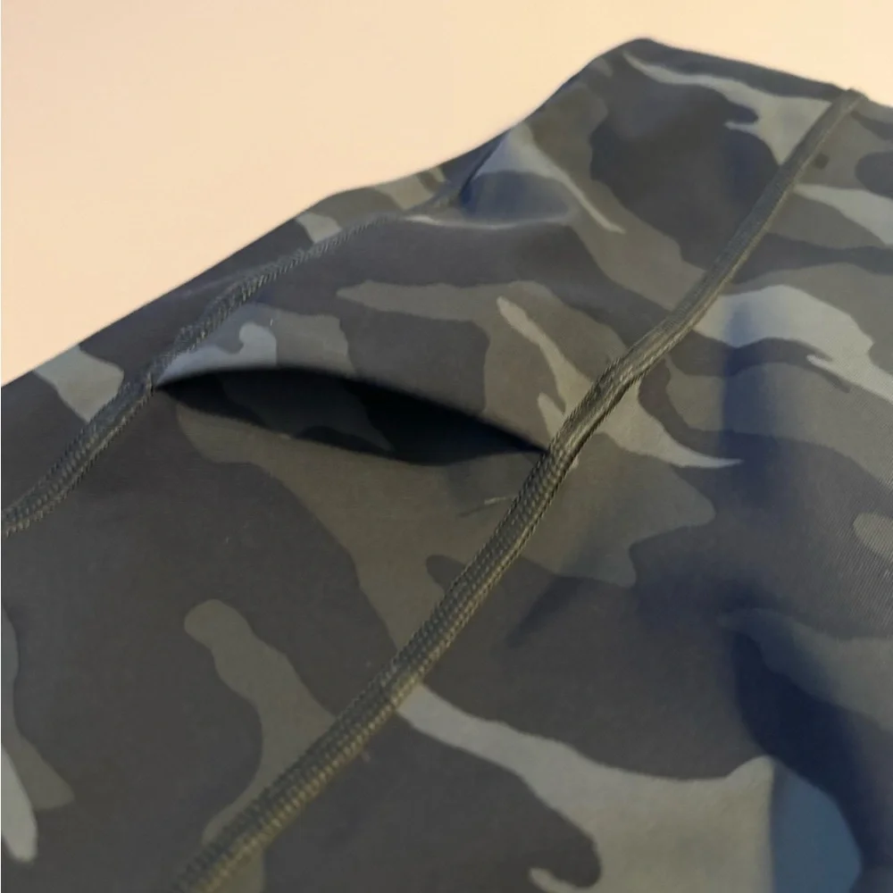 Athleta Camo 7/8” Leggings Size Small - Picture 4 of 4